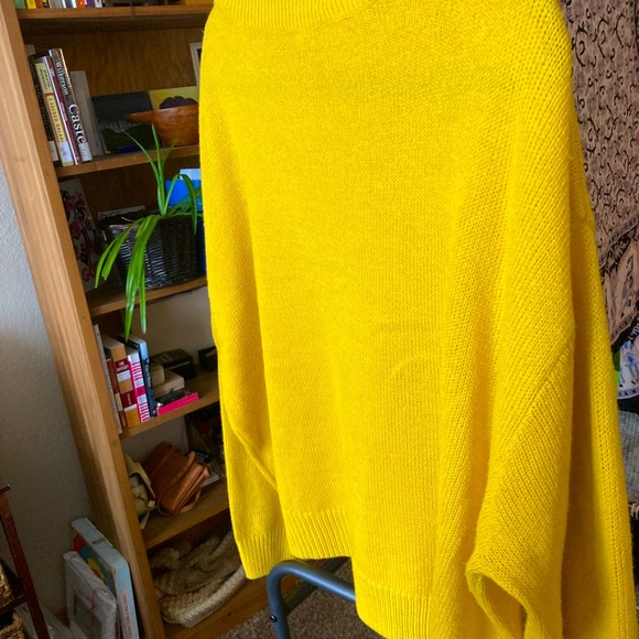 Yellow sweater cropped? - Picture 2 of 4